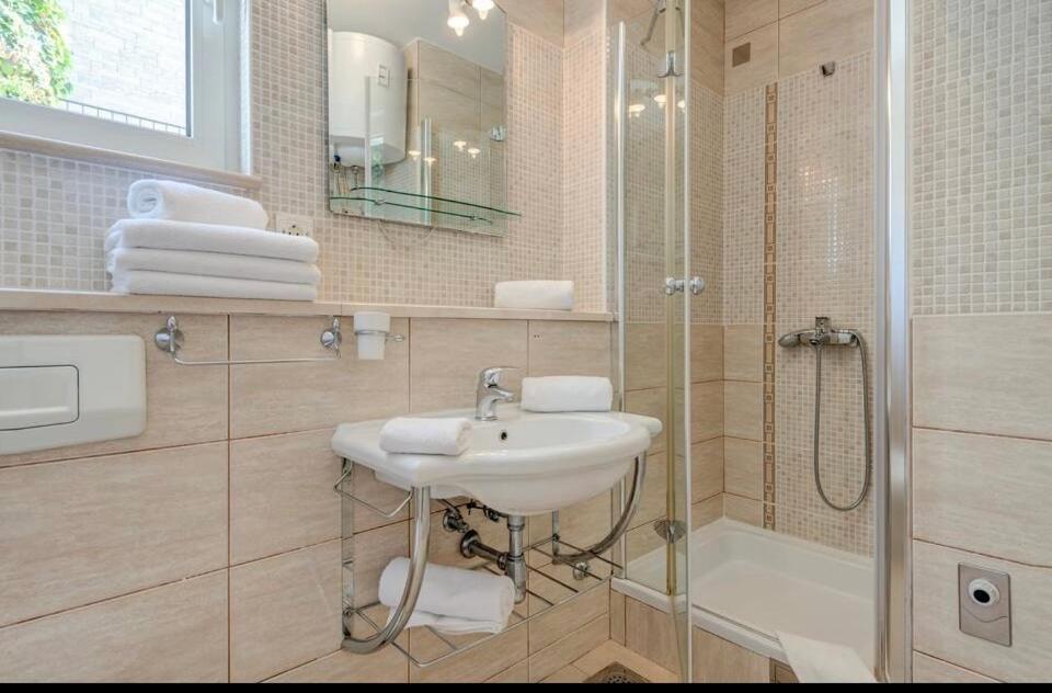 Apartment Promenade Zlatni Rat 볼 외부 사진