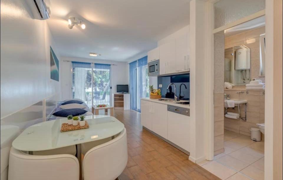 Apartment Promenade Zlatni Rat 볼 외부 사진